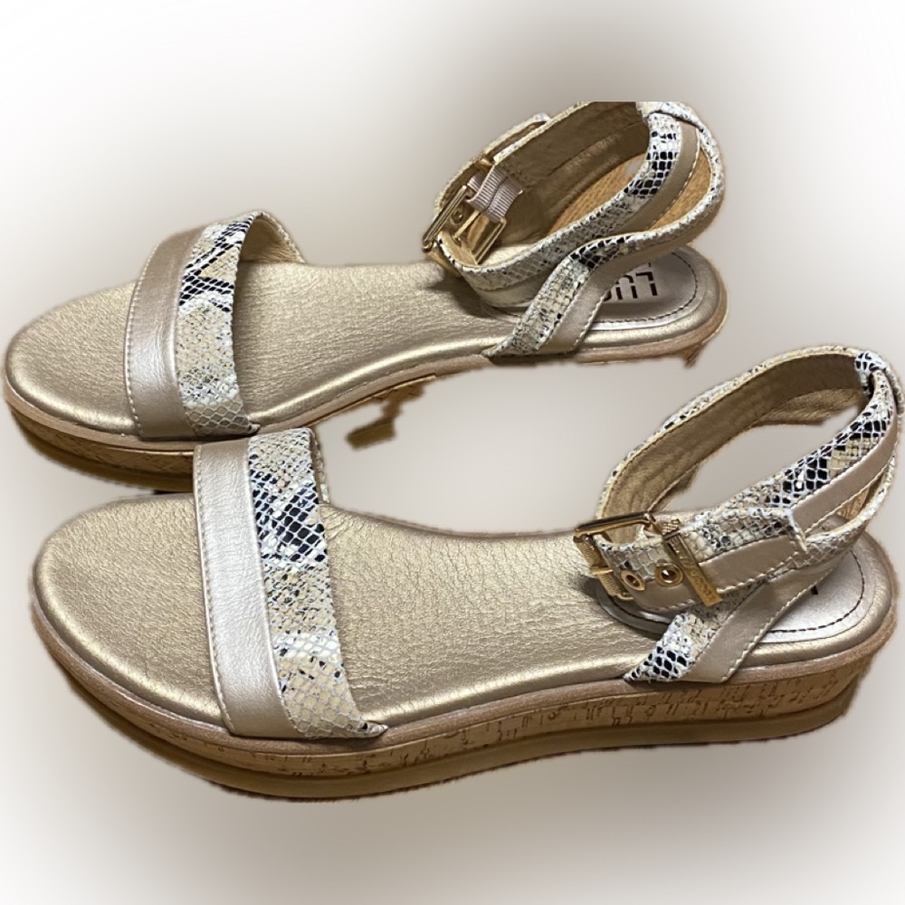 New Lucca Lane Karel Snakeskin Animal Print Wedge